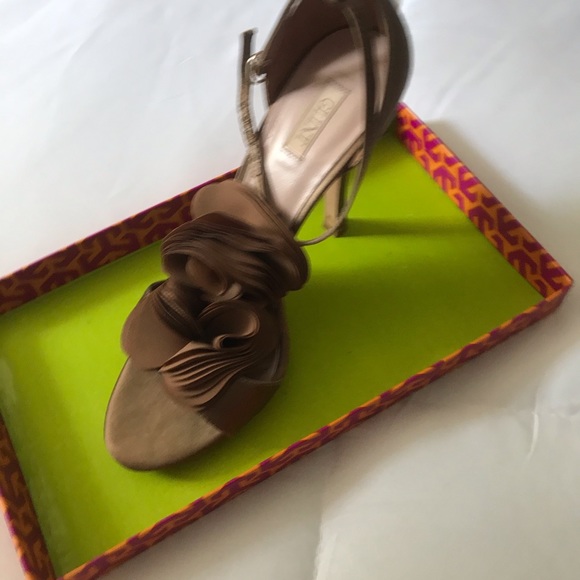 Silk t-strap pumps - Picture 2 of 5